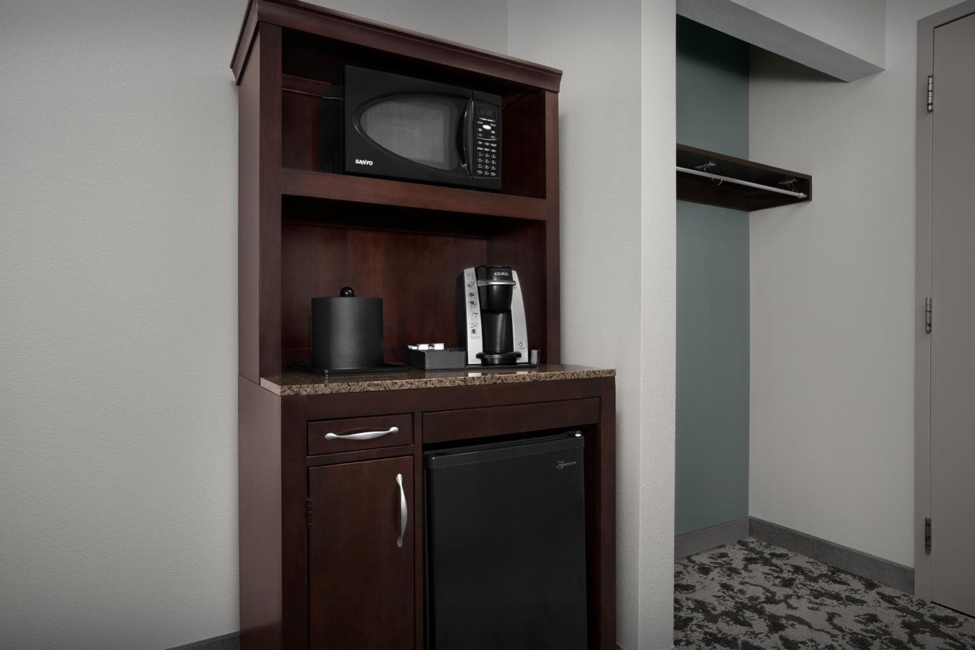 Hilton Garden Denver 3*