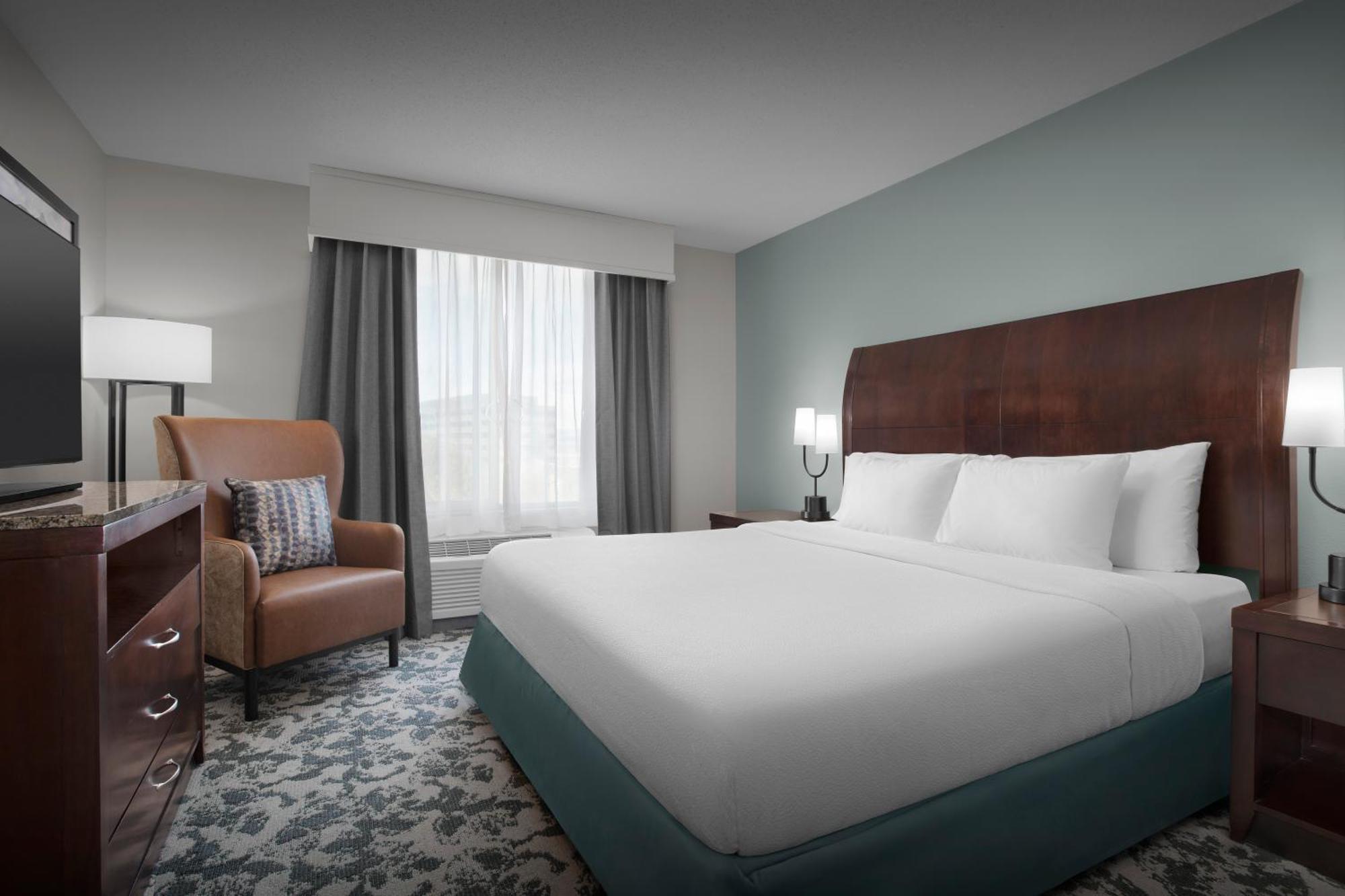 Hilton Garden Denver 3*